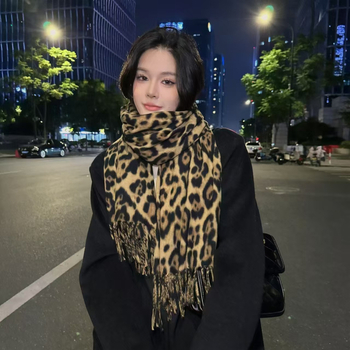 Γυναικείο φουλάρι με λεοπάρ μοτίβο – warp ύφανση, θερμική λειτουργία, για τον χειμώνα, ύφασμα imitation cashmere, πολυεστέρας >96%