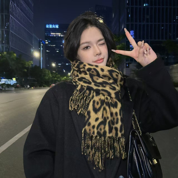 Γυναικείο φουλάρι με λεοπάρ μοτίβο – warp ύφανση, θερμική λειτουργία, για τον χειμώνα, ύφασμα imitation cashmere, πολυεστέρας >96%