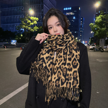 Γυναικείο φουλάρι με λεοπάρ μοτίβο – warp ύφανση, θερμική λειτουργία, για τον χειμώνα, ύφασμα imitation cashmere, πολυεστέρας >96%