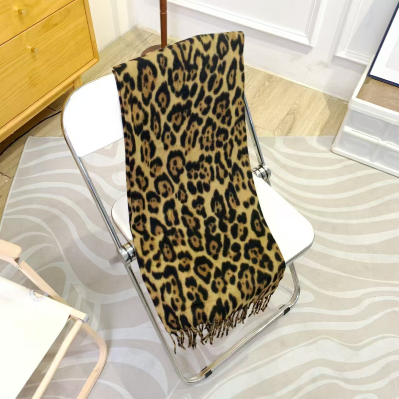 Γυναικείο φουλάρι με λεοπάρ μοτίβο – warp ύφανση, θερμική λειτουργία, για τον χειμώνα, ύφασμα imitation cashmere, πολυεστέρας >96%