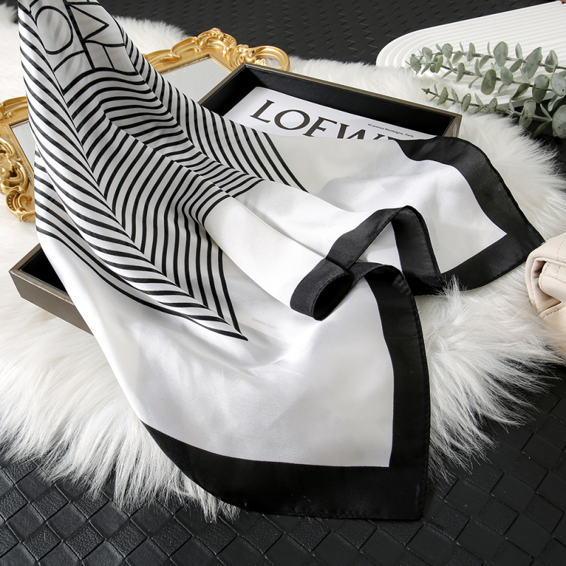 Τετράγωνο φουλάρι από πολυεστέρα με ριγέ μοτίβο, ύφανση Twill, καλοκαιρινό στυλ