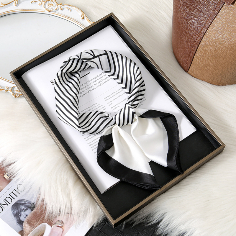 Τετράγωνο φουλάρι από πολυεστέρα με ριγέ μοτίβο, ύφανση Twill, καλοκαιρινό στυλ