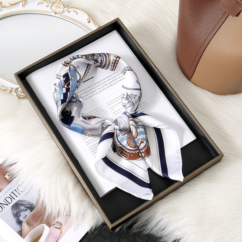 Τετράγωνο φουλάρι από πολυεστέρα με ριγέ μοτίβο, ύφανση Twill, καλοκαιρινό στυλ