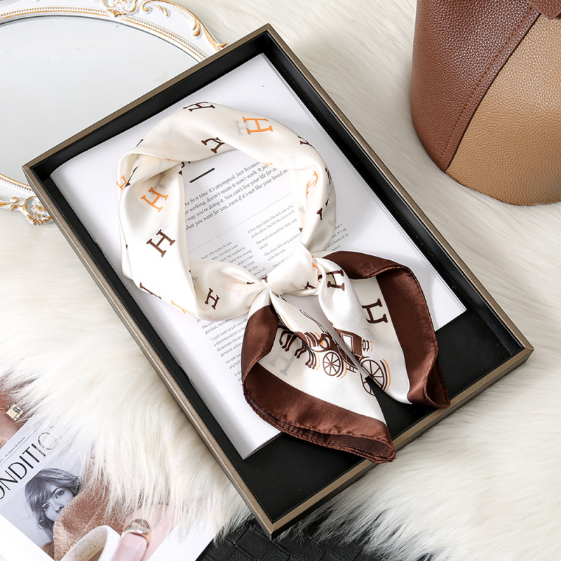 Τετράγωνο φουλάρι από πολυεστέρα με ριγέ μοτίβο, ύφανση Twill, καλοκαιρινό στυλ