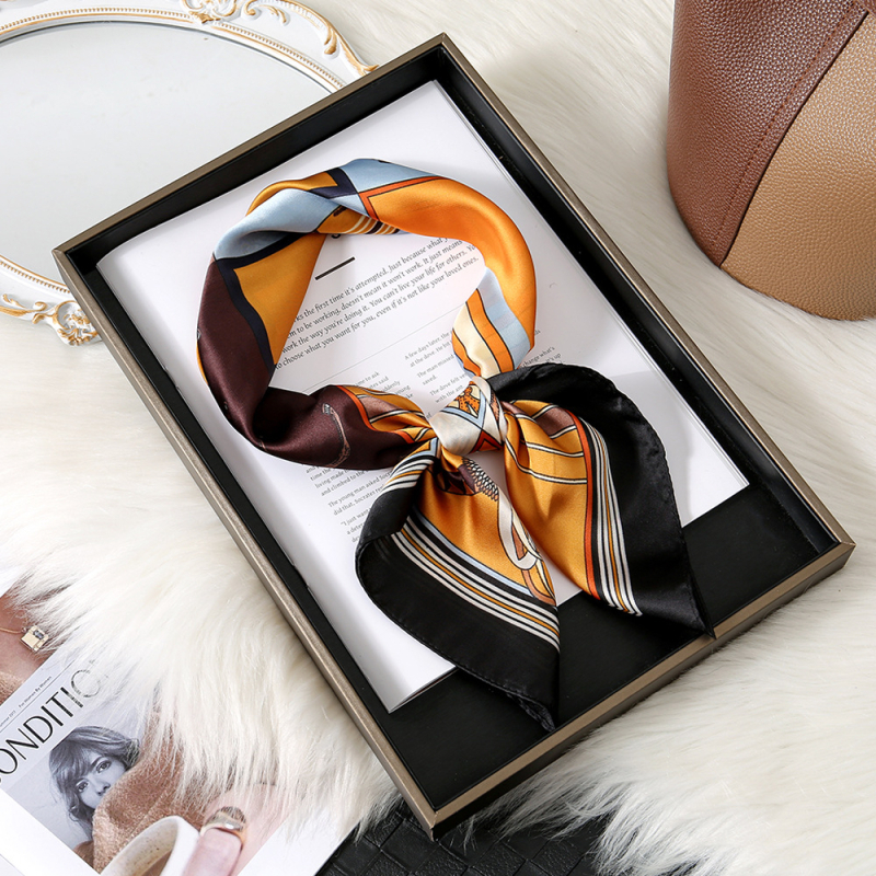 Τετράγωνο φουλάρι από πολυεστέρα με ριγέ μοτίβο, ύφανση Twill, καλοκαιρινό στυλ