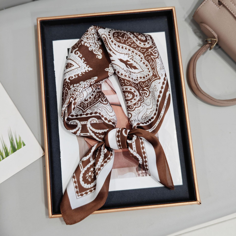 Slavenību iedvesots Paisley kvadrāts šalle ar leoparda rakstu un matu saišu aksesuāru (Poliesteris • crepe audums • vasara • pavasaris 2025)