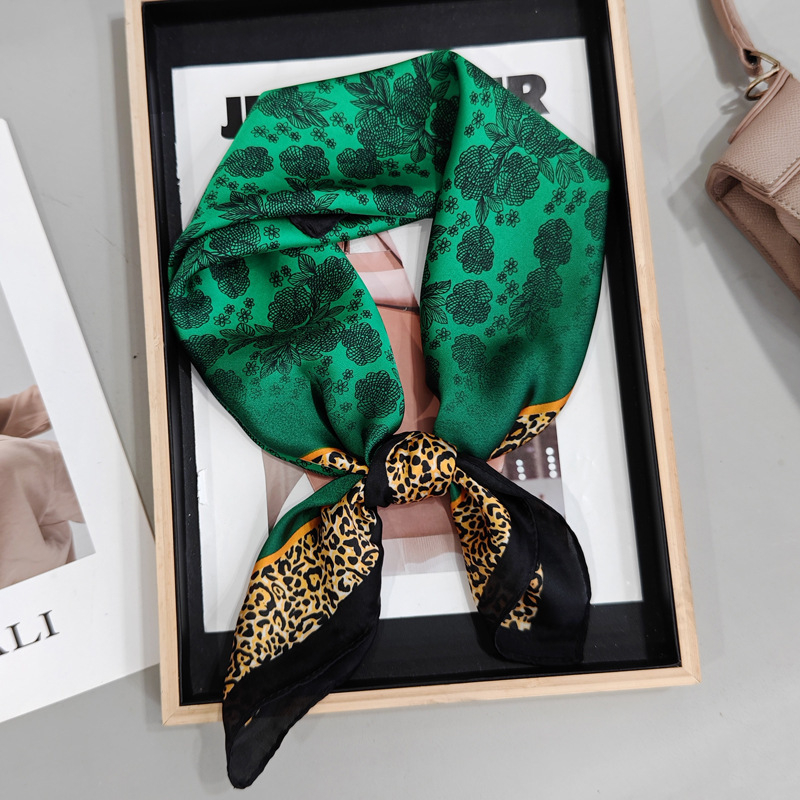 Slavenību iedvesots Paisley kvadrāts šalle ar leoparda rakstu un matu saišu aksesuāru (Poliesteris • crepe audums • vasara • pavasaris 2025)