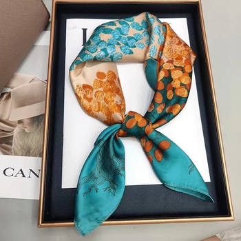 Amang τετράγωνο φουλάρι από σατέν πολυεστέρα – εκτυπωμένος τζακάρντ, ευέλικτο, κομψό, μινιμαλιστικό καλοκαιρινό αξεσουάρ