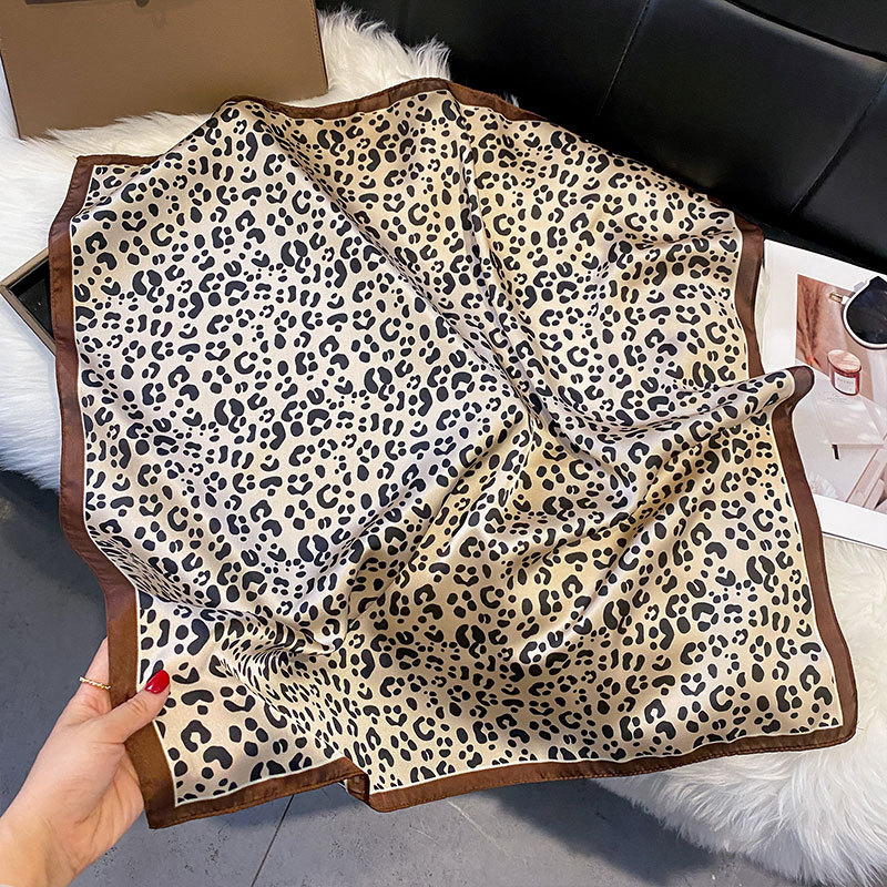 Kvadrātveida šalle no mākslīgā zīda – poliesters, austuv Warp knitting audums, ātri žūst, putekļu aizsardzība, pavasaris–rudens