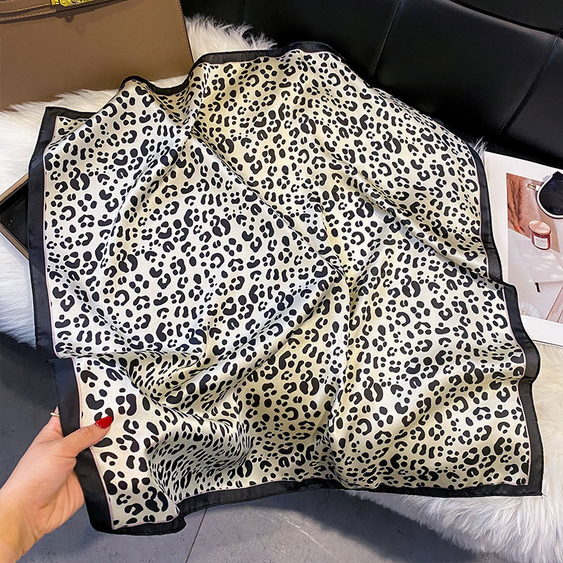 Kvadrātveida šalle no mākslīgā zīda – poliesters, austuv Warp knitting audums, ātri žūst, putekļu aizsardzība, pavasaris–rudens