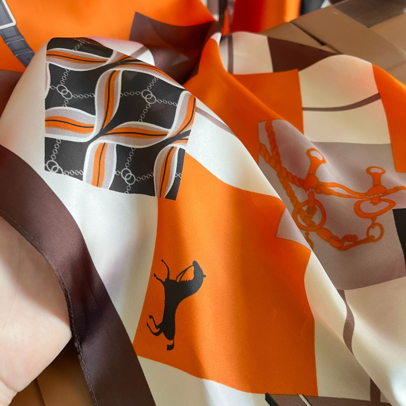 Sieviešu vasaras kleita ar saules aizsardzību no mākslīgā zīda, warp adīta audums, literāri retro stils, vasara 2025