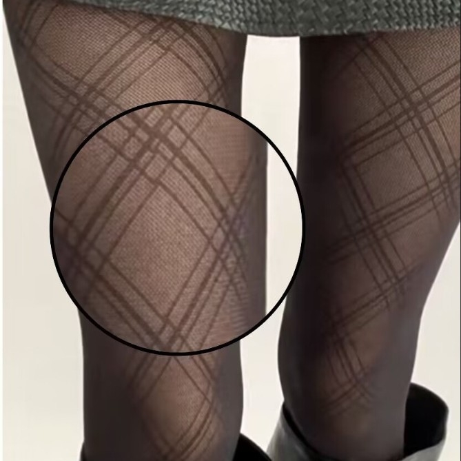 Γυναικείες καλσόν με ρόμβους σε καρό σχέδιο, λεπτό νάιλον, μακρύ σωληνάκι, 30–50% περιεκτικότητα σε νάιλον