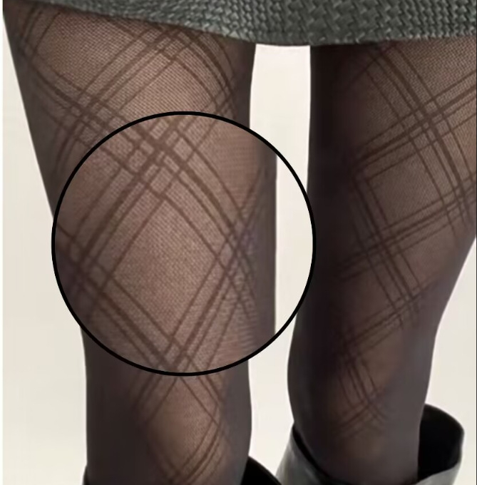 Γυναικείες καλσόν με ρόμβους σε καρό σχέδιο, λεπτό νάιλον, μακρύ σωληνάκι, 30–50% περιεκτικότητα σε νάιλον