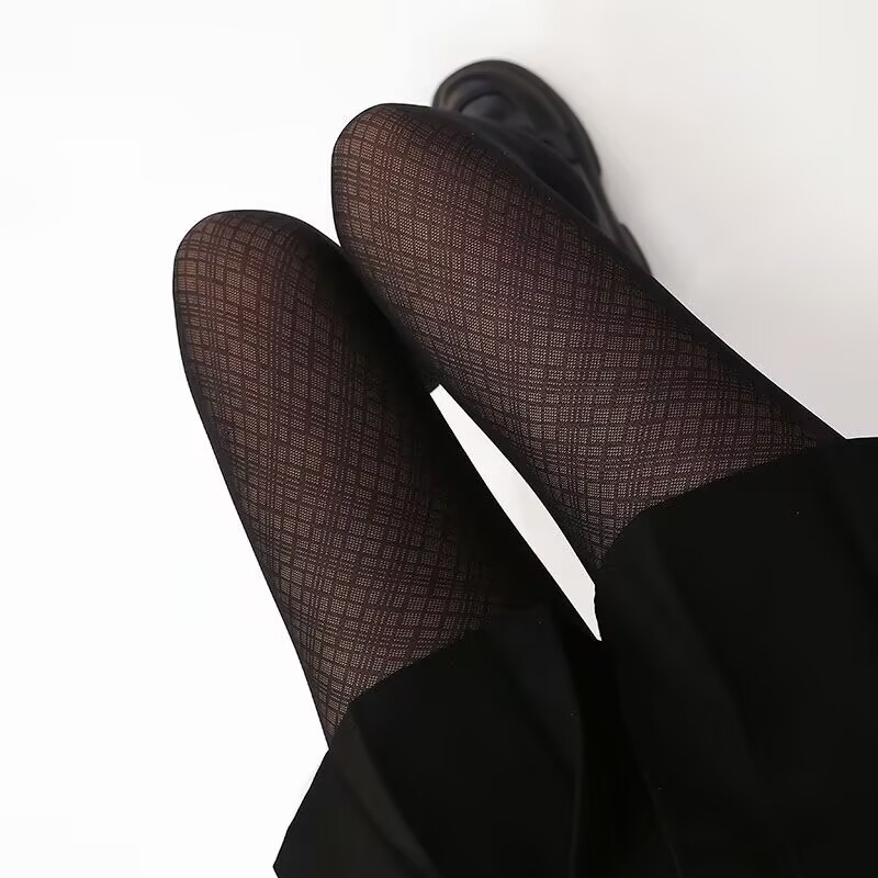 Γυναικείες καλσόν με ρόμβους σε καρό σχέδιο, λεπτό νάιλον, μακρύ σωληνάκι, 30–50% περιεκτικότητα σε νάιλον