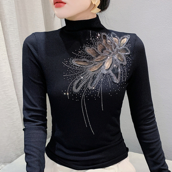 Πλεκτό πουλόβερ με φλοράλ μοτίβο και στρας, βαμβακερή πλέξη, στενή γραμμή, μισουψηλός γιακά, μακριά μανίκια