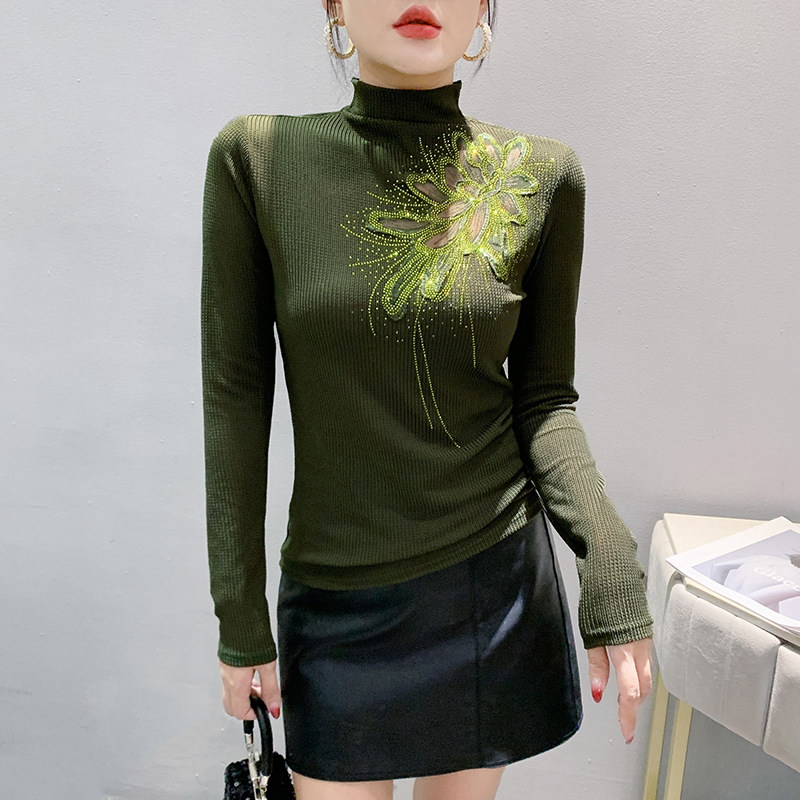 Πλεκτό πουλόβερ με φλοράλ μοτίβο και στρας, βαμβακερή πλέξη, στενή γραμμή, μισουψηλός γιακά, μακριά μανίκια