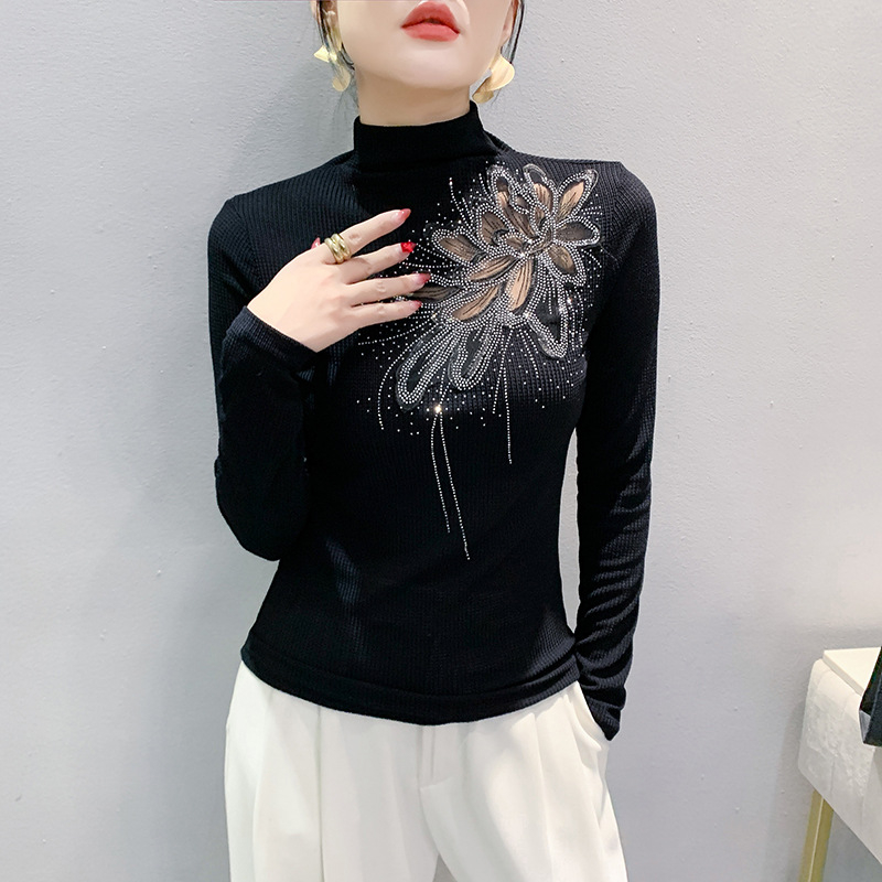 Πλεκτό πουλόβερ με φλοράλ μοτίβο και στρας, βαμβακερή πλέξη, στενή γραμμή, μισουψηλός γιακά, μακριά μανίκια