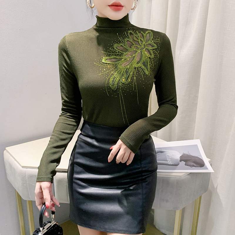 Πλεκτό πουλόβερ με φλοράλ μοτίβο και στρας, βαμβακερή πλέξη, στενή γραμμή, μισουψηλός γιακά, μακριά μανίκια