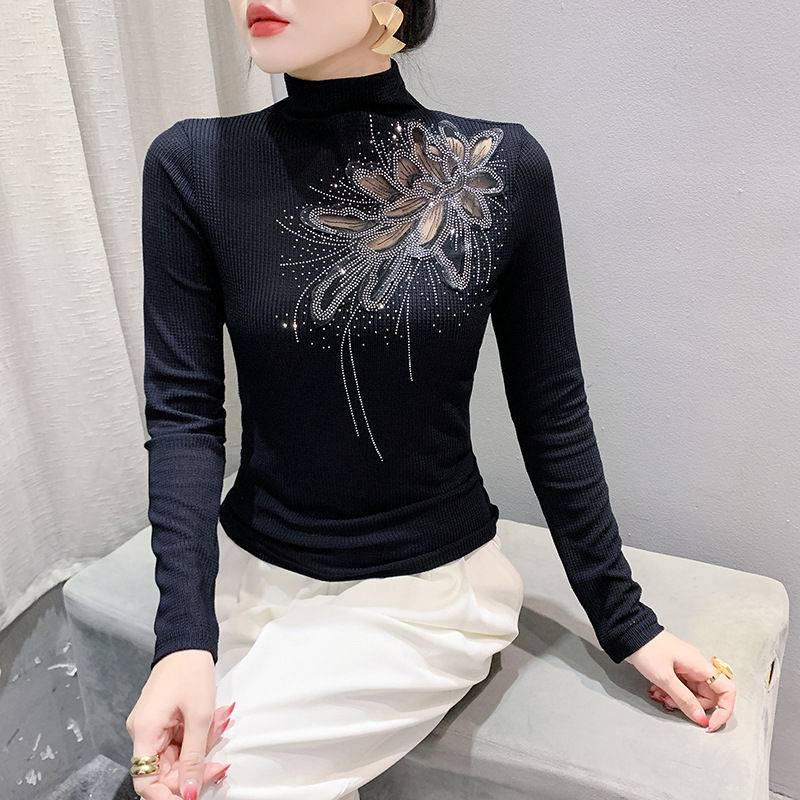 Πλεκτό πουλόβερ με φλοράλ μοτίβο και στρας, βαμβακερή πλέξη, στενή γραμμή, μισουψηλός γιακά, μακριά μανίκια