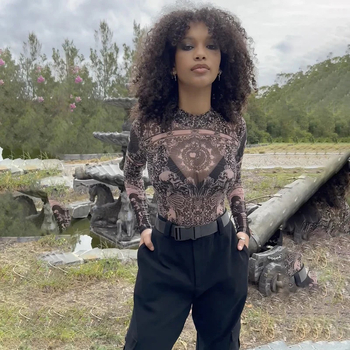 Ολόσωμη φόρμα από διχτυωτό ύφασμα με στρογγυλό λαιμό και μακριά μανίκια, εκτύπωση, υψηλή μέση