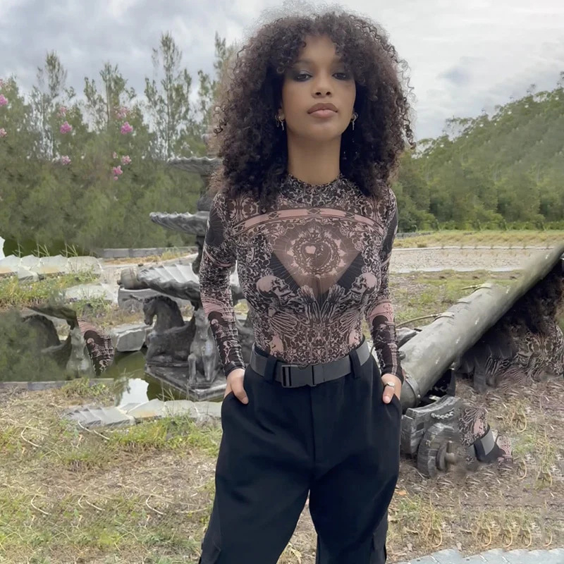 Ολόσωμη φόρμα από διχτυωτό ύφασμα με στρογγυλό λαιμό και μακριά μανίκια, εκτύπωση, υψηλή μέση