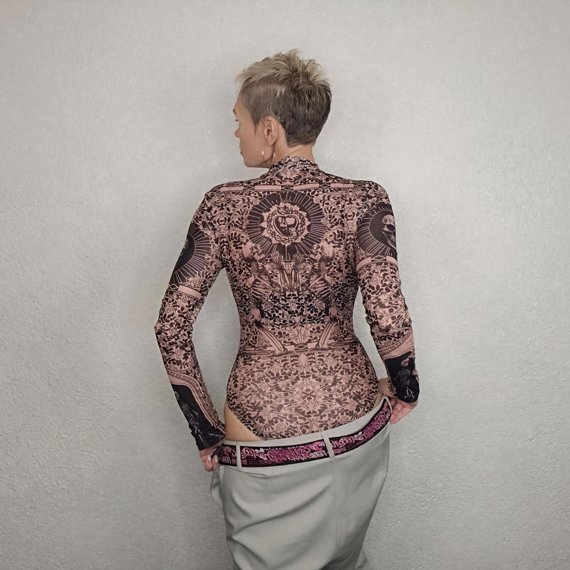 Ολόσωμη φόρμα από διχτυωτό ύφασμα με στρογγυλό λαιμό και μακριά μανίκια, εκτύπωση, υψηλή μέση