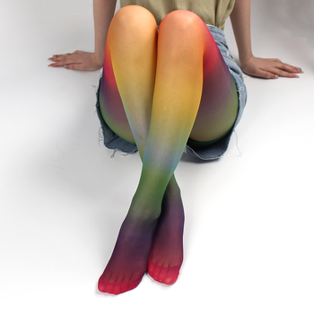 Καλσόν με ουράνιο τόξο σε gradient, λεπτό μίγμα πολυεστέρα-βαμβακιού, 70–80% πολυεστέρα, ιδανικά για φεστιβαλικούς χορούς