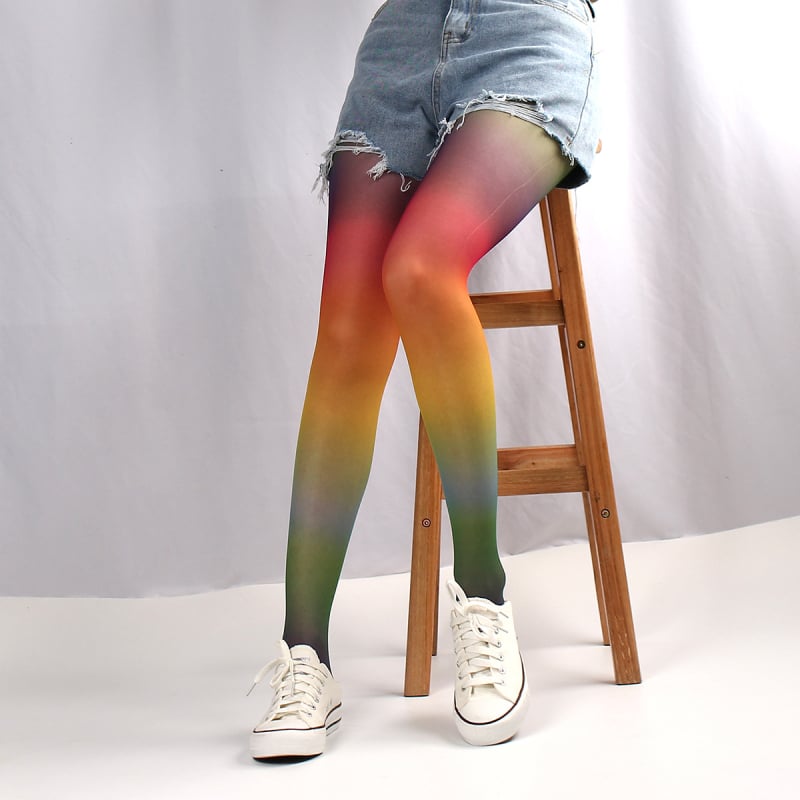 Καλσόν με ουράνιο τόξο σε gradient, λεπτό μίγμα πολυεστέρα-βαμβακιού, 70–80% πολυεστέρα, ιδανικά για φεστιβαλικούς χορούς