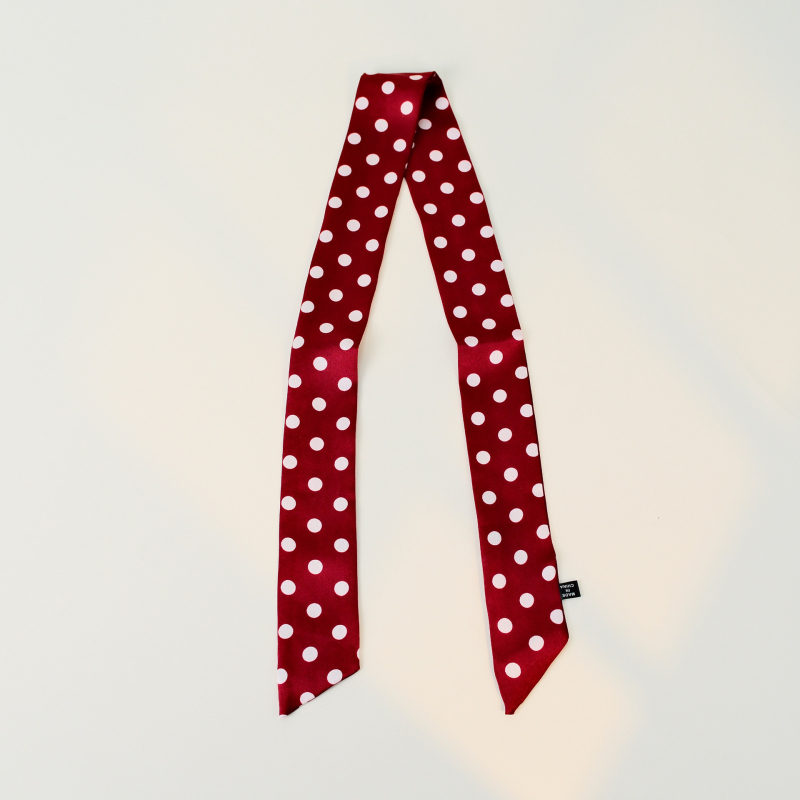 Φουλάρι πολυεστέρα με εκτύπωση πουά, IN στυλ, στενή σιλουέτα εμπνευσμένη από λεπτή γραβάτα, απλή ύφανση, περιεκτικότητα σε πολυεστέρα 81-95%