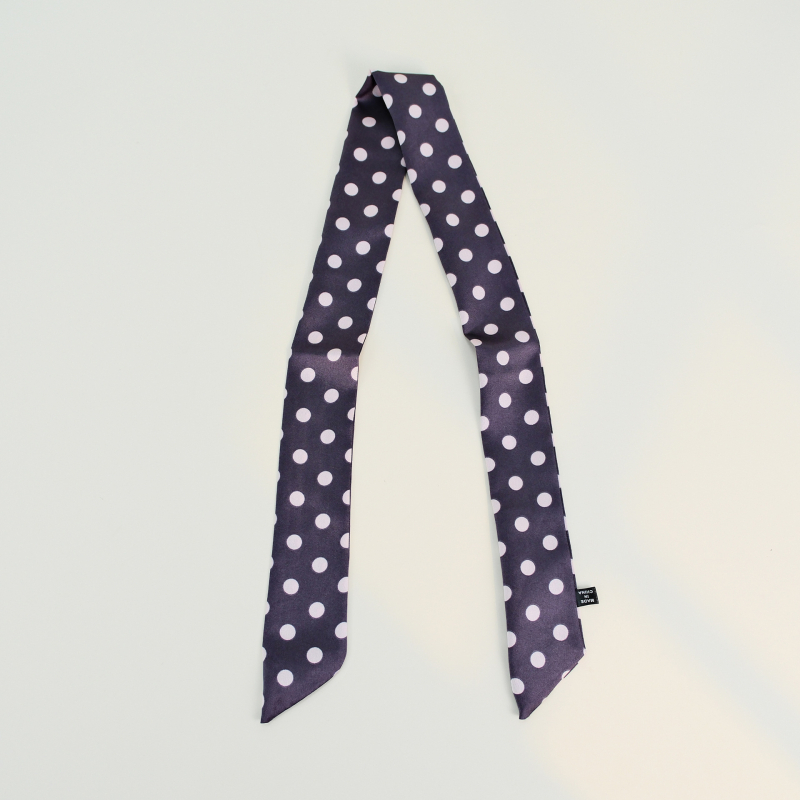 Φουλάρι πολυεστέρα με εκτύπωση πουά, IN στυλ, στενή σιλουέτα εμπνευσμένη από λεπτή γραβάτα, απλή ύφανση, περιεκτικότητα σε πολυεστέρα 81-95%