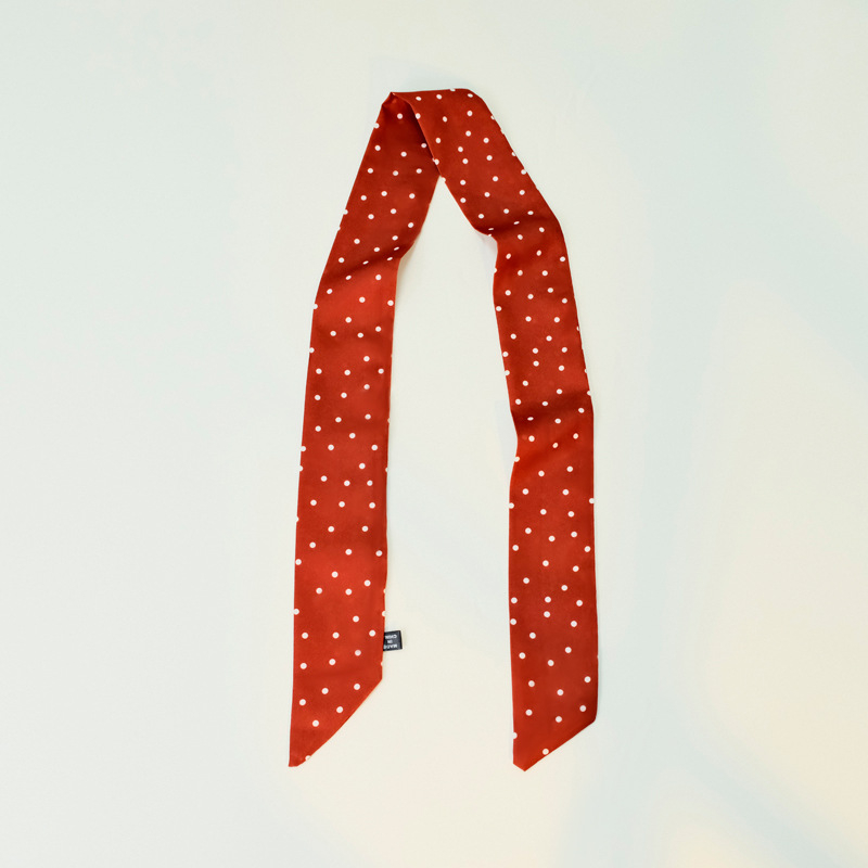 Φουλάρι πολυεστέρα με εκτύπωση πουά, IN στυλ, στενή σιλουέτα εμπνευσμένη από λεπτή γραβάτα, απλή ύφανση, περιεκτικότητα σε πολυεστέρα 81-95%