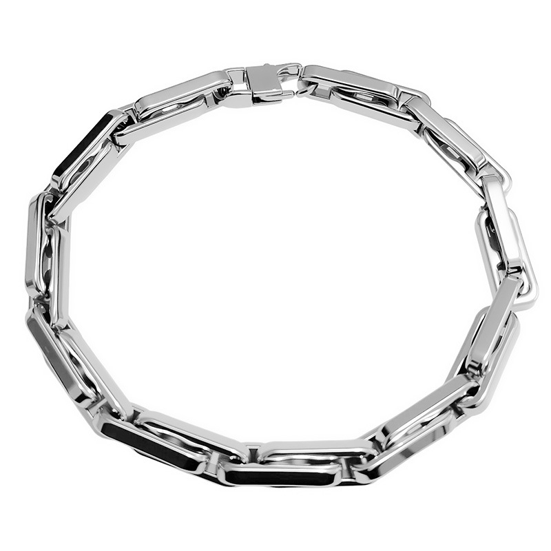 Ανδρικό βραχιόλι από τιτάνιο ατσάλι, γυαλισμένη επιφάνεια, ασυνήθιστο σχήμα, διάθεση άνοιξη 2025.