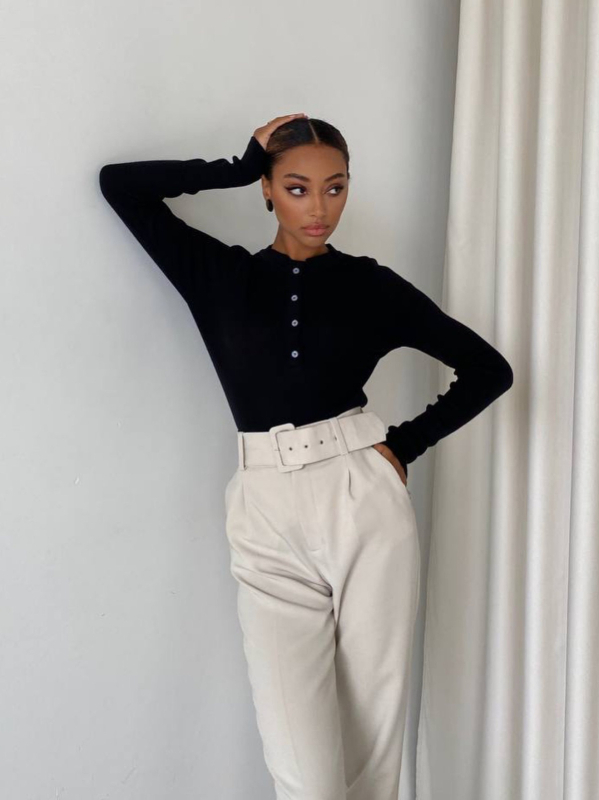 Moteriška viengabalinė kombinezonas su ilgomis rankovėmis, apvaliu kaklu, aukštu liemeniu, Capri ilgio, medvilnės-poliesterio mišinys