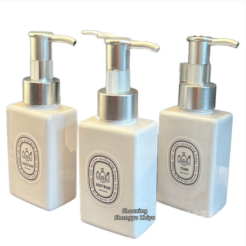 Лосионна бутилка за пътуване, квадратна плоска форма, матова сребърна помпа, PET материал, произход Шаосинг, Zhejiang