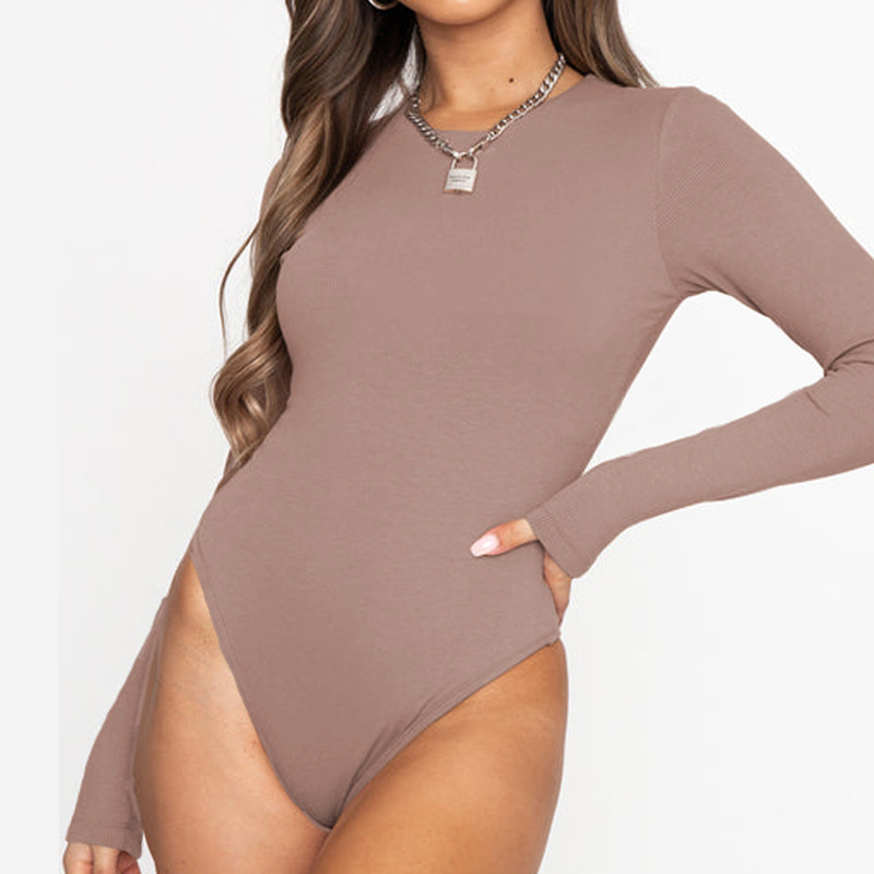 Moterų Milk Silk bodysuit su ilgomis rankovėmis, 3/4 ilgio kelnės, vidutinio aukščio juosmuo, gatvės stilius