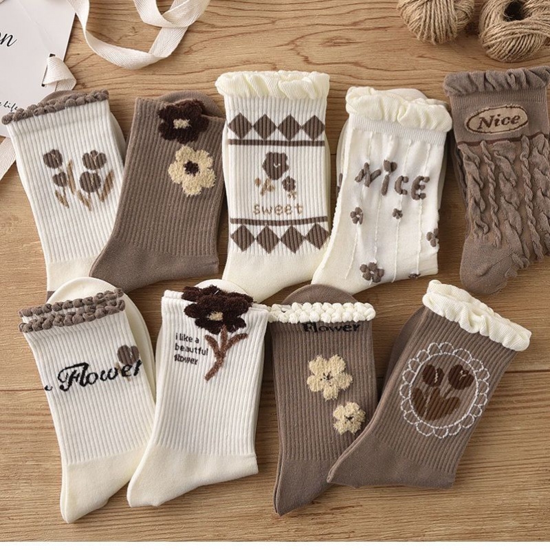 Moteriški pūkuoti kojinės su gėlėmis iki kelių, Mori stilius, nėrinių apdaila, vidutinio ilgio, rudens–žiema (Pakuotė:1; Medžiaga:1; Dydžiai:1; Kalėdos)