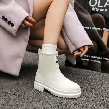 Sieviešu PVC lietus zābaki, bezšuvju konstrukcija, zems papēdis 1–3 cm, četrām sezonām