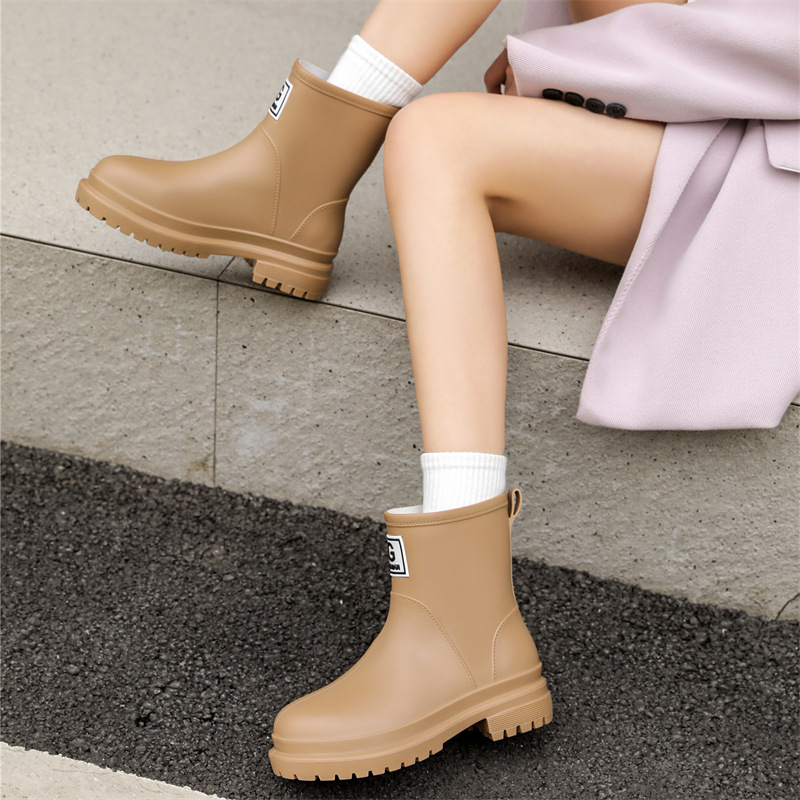 Sieviešu PVC lietus zābaki, bezšuvju konstrukcija, zems papēdis 1–3 cm, četrām sezonām