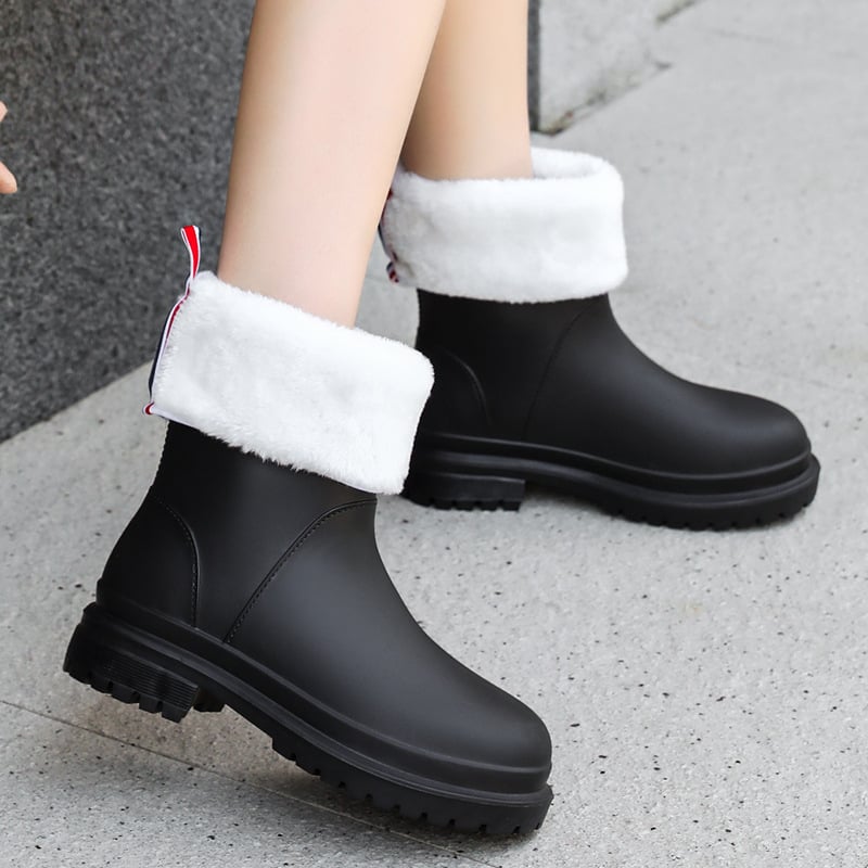 Sieviešu PVC lietus zābaki, bezšuvju konstrukcija, zems papēdis 1–3 cm, četrām sezonām