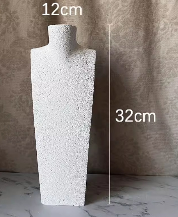 Προθήκη κοσμημάτων: γύψινο πορτρετό λαιμού, καλλιτεχνικό στυλ, καλοκαίρι 2024, προέλευση Χενάν