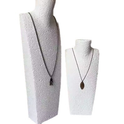 Προθήκη κοσμημάτων: γύψινο πορτρετό λαιμού, καλλιτεχνικό στυλ, καλοκαίρι 2024, προέλευση Χενάν