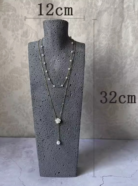 Προθήκη κοσμημάτων: γύψινο πορτρετό λαιμού, καλλιτεχνικό στυλ, καλοκαίρι 2024, προέλευση Χενάν