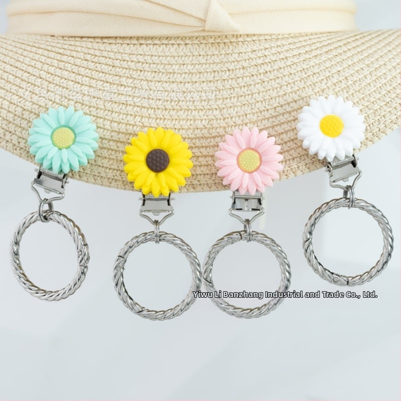 Μεταλλικοί κλιπ για αποσκευή και γυαλιά με ηλεκτροπλατίωση και μοτίβο χρυσάνθεμο, πρωτότυπος σχεδιασμός Li ban zhang, φθινόπωρο 2024