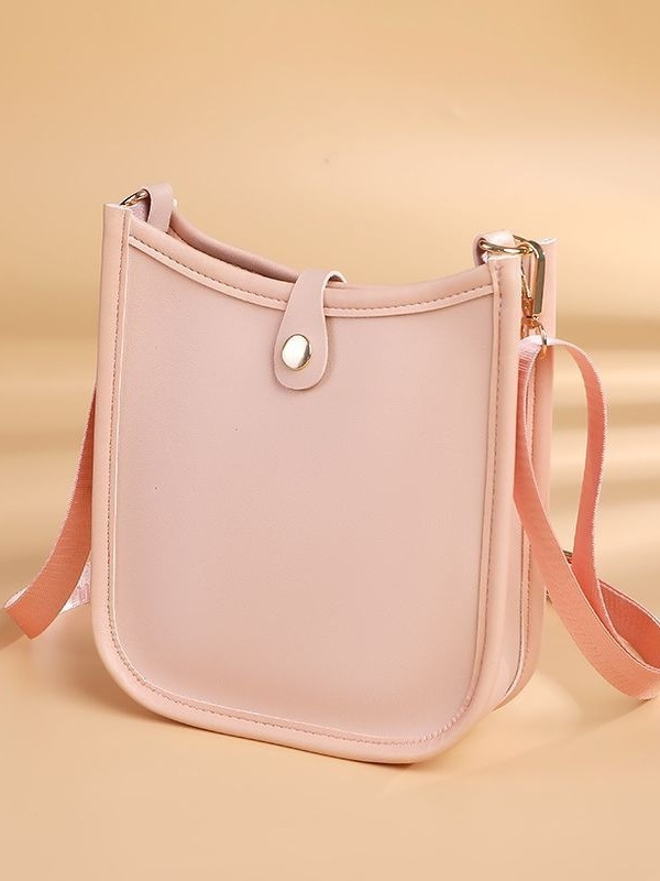 PU plecu soma – pilsētas vienkāršība, kvadrāta forma, trīsdimensiju konstrukcija