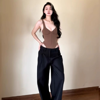 Κορμάκι με τιράντες, στενή εφαρμογή, κοντό μήκος 40–50 εκ, φθινόπωρο 2025