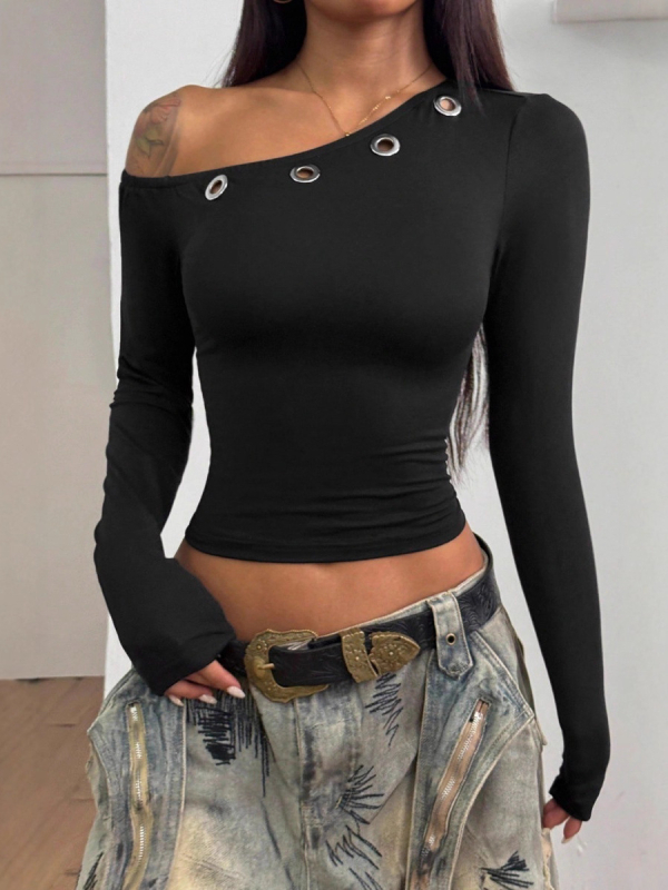 Slim-fit T-krekls no poliestera-spandexa, diagonāla kakla, garas piedurknes, patchwork detaļa, ielu-trendi stils.