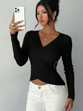 Дамска базова тениска с дълги ръкави и V-образно деколте, Slim Fit; полиестер-спандекс смес, едноцветна, къс модел