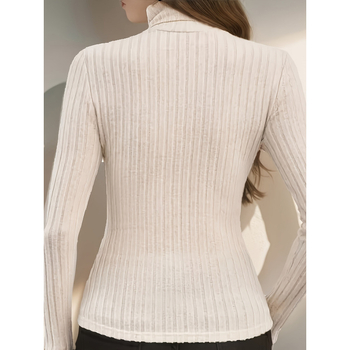 Γυναικείο T‑shirt με υψηλό γιακά και εκτύπωση λογότυπου; ίσια γραμμή Slim Fit; μανίκια ¾; φλίς επένδυση; μίγμα ινών πρωτεΐνης γάλακτος 51–70%