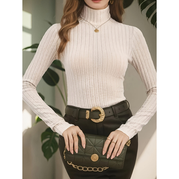 Γυναικείο T‑shirt με υψηλό γιακά και εκτύπωση λογότυπου; ίσια γραμμή Slim Fit; μανίκια ¾; φλίς επένδυση; μίγμα ινών πρωτεΐνης γάλακτος 51–70%