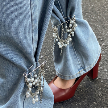 Broš ar mākslīgām pērlēm, ģeometriska forma, INS stils, elektroplatinga pārklājums, dekoratīvs aksesuārs